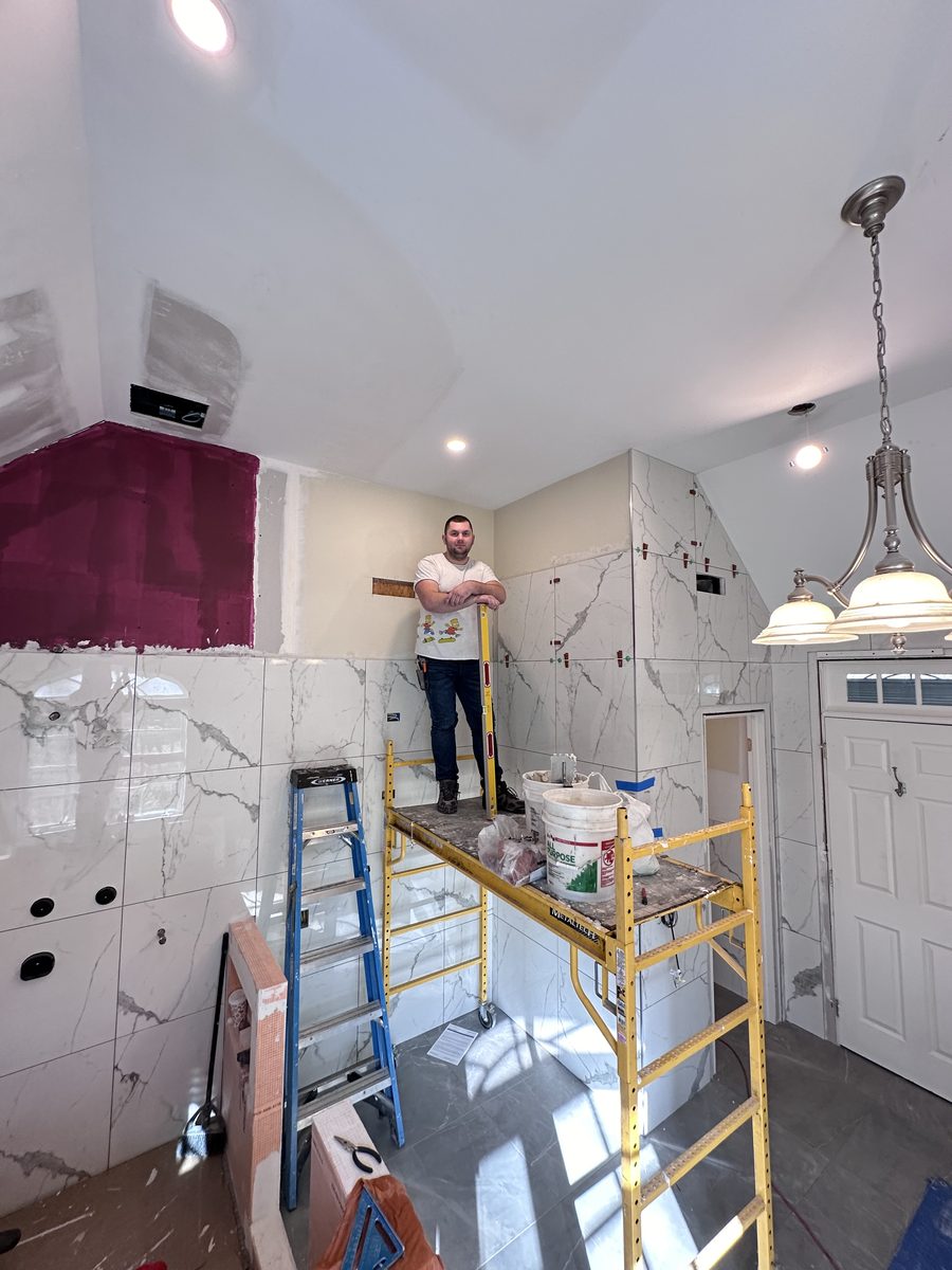 Magic of Tiles installer setting marble wall tile